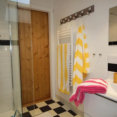 בית נופש Old House For 10 People - Countryside - Pool Theil-Rabier