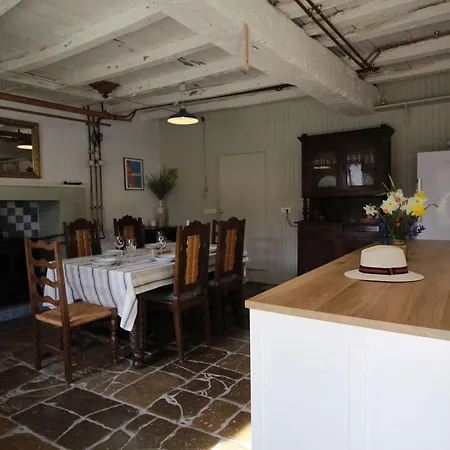 בית נופש Old House For 10 People - Countryside - Pool *