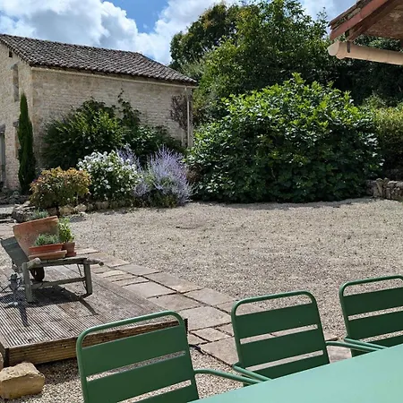 בית נופש Old House For 10 People - Countryside - Pool Theil-Rabier