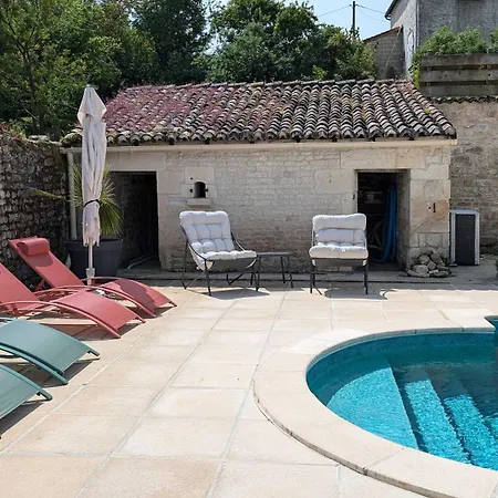 בית נופש Old House For 10 People - Countryside - Pool Theil-Rabier